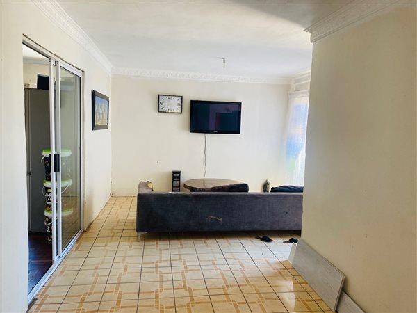 3 Bedroom Property for Sale in Sabata Dalindyebo Square Western Cape